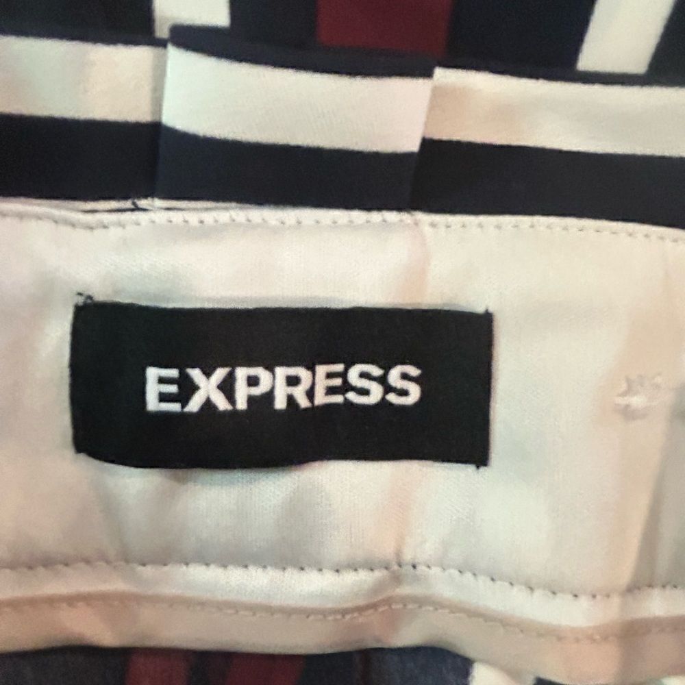 Express pants  - Picture 4 of 5